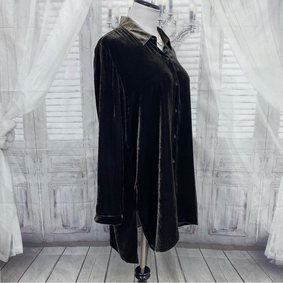 NEW Eileen Fisher Medium Long Sleeve Velvet Shirt Woodland Green Button High Low - Picture 4 of 14